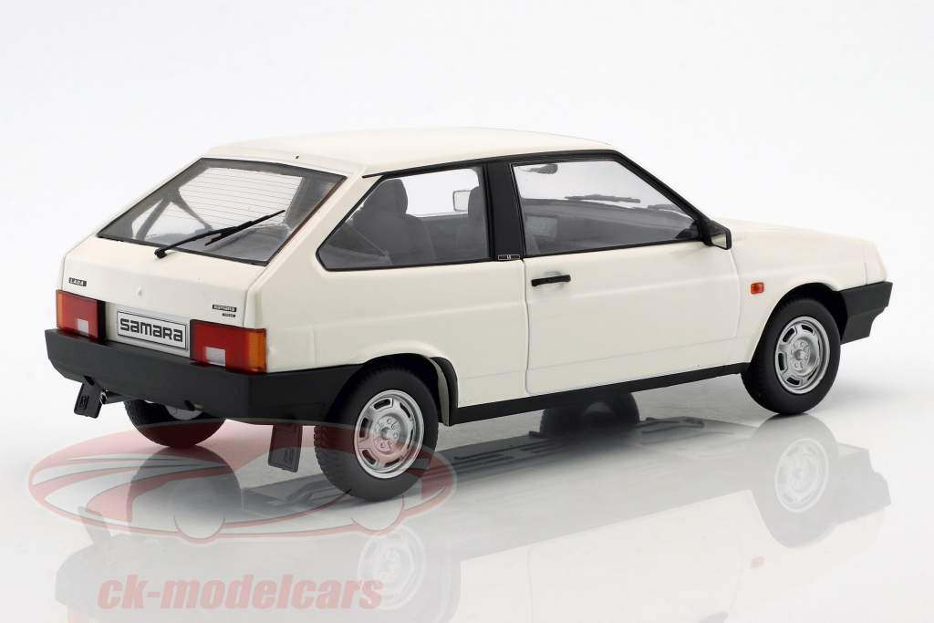 Lada Samara Opførselsår 1984 hvid 1:18 KK-Scale