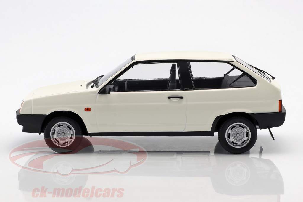 Lada Samara Opførselsår 1984 hvid 1:18 KK-Scale