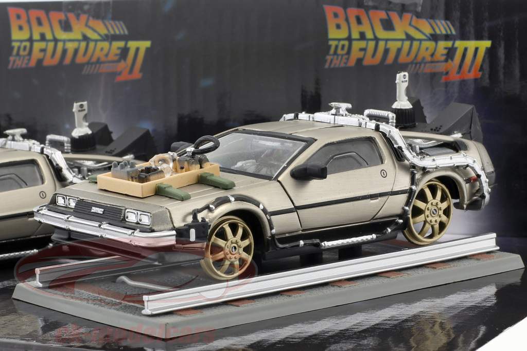 DeLorean DMC-12 Back to the Future 3 car-set 1:43 SunStar