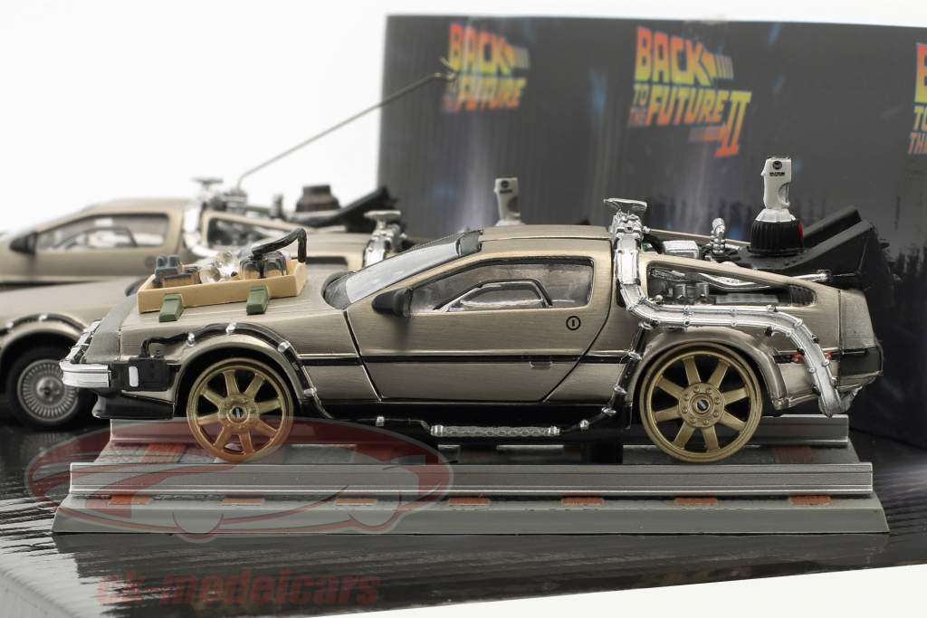 DeLorean DMC-12 Back to the Future 3 car-set 1:43 SunStar