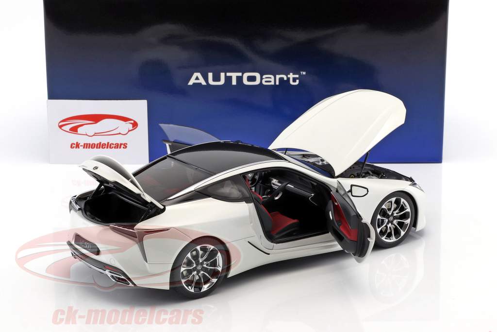 Lexus LC 500 white metallic 1:18 AUTOart