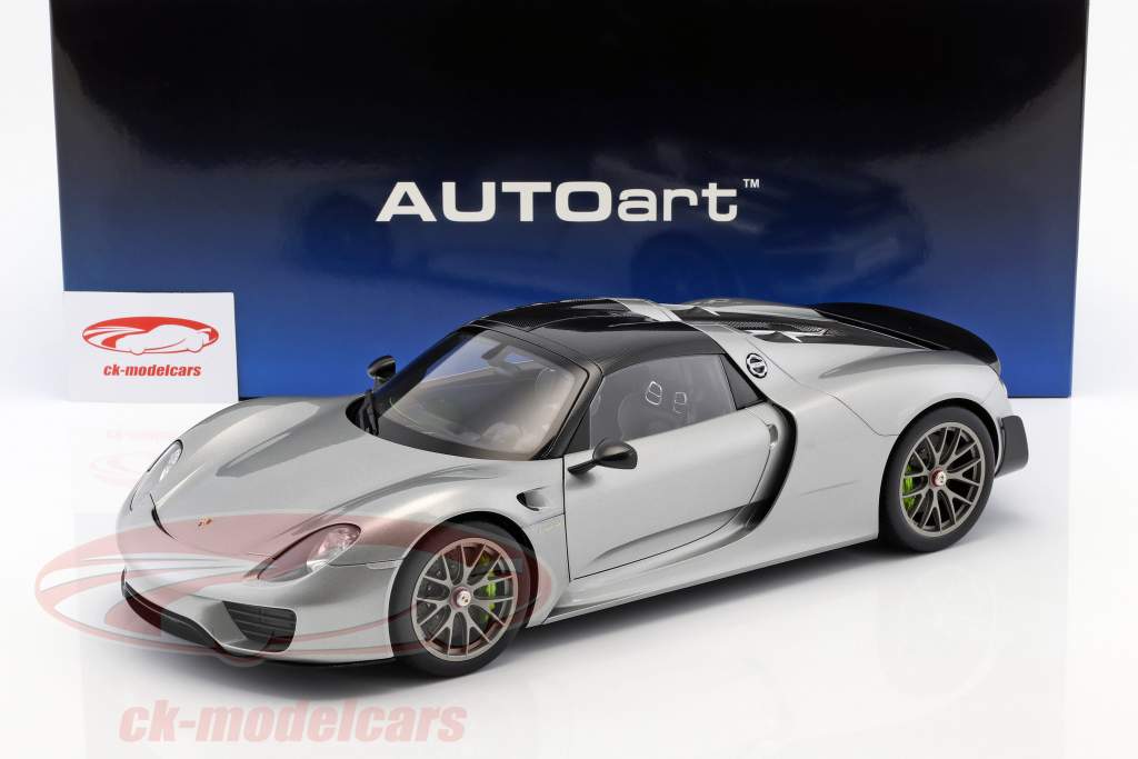 Porsche 918 Spyder Baujahr 2013 silber 1:12 AUTOart