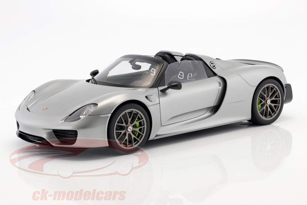 Porsche 918 Spyder année de construction 2013 argent 1:12 AUTOart