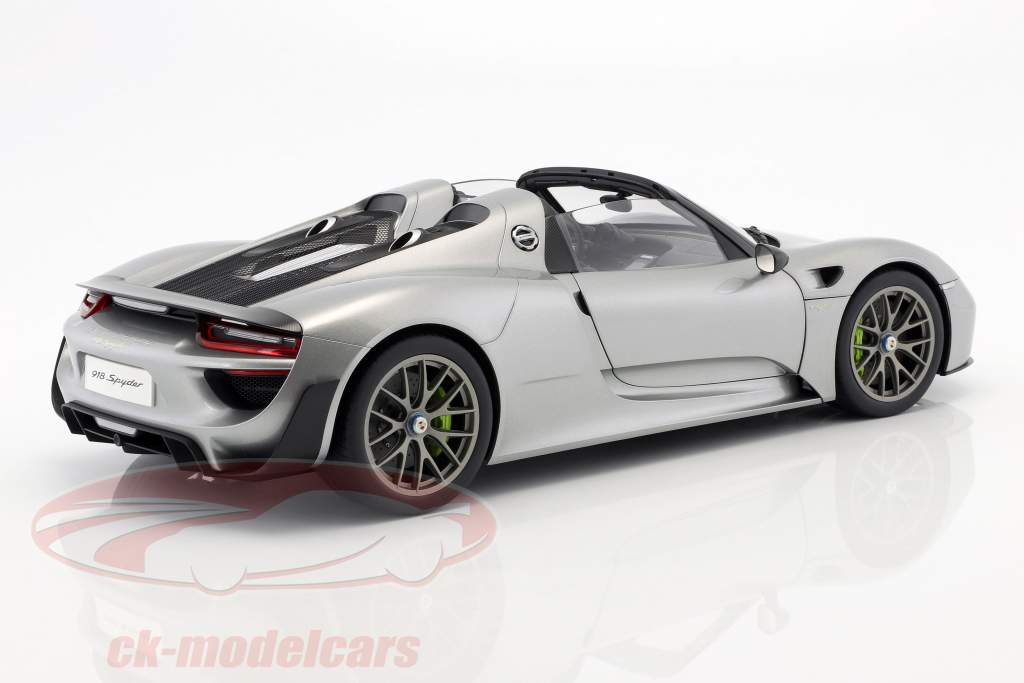 Porsche 918 Spyder Opførselsår 2013 sølv 1:12 AUTOart