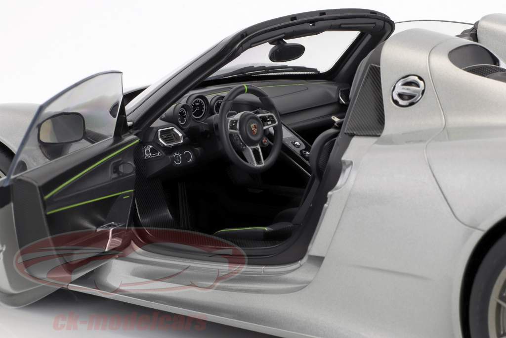 Porsche 918 Spyder Opførselsår 2013 sølv 1:12 AUTOart
