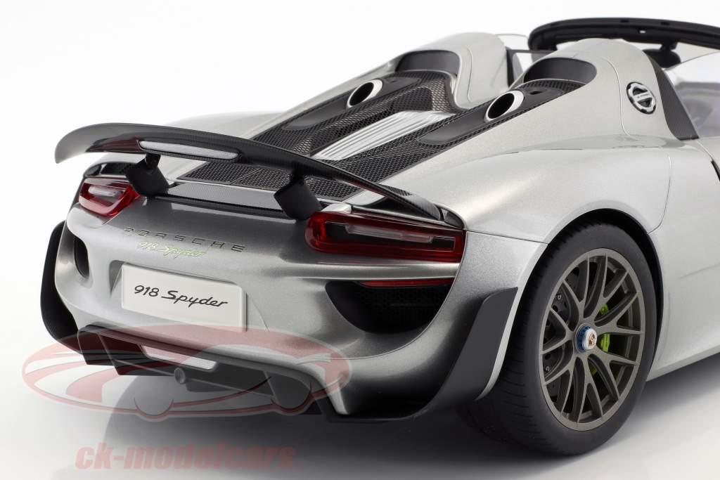 Porsche 918 Spyder Opførselsår 2013 sølv 1:12 AUTOart