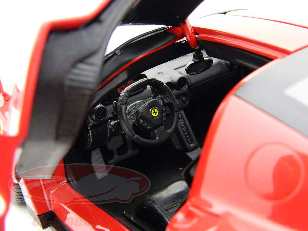 Ferrari Enzo modello 2002 rosso / rosso 1:18 Hotwheels
