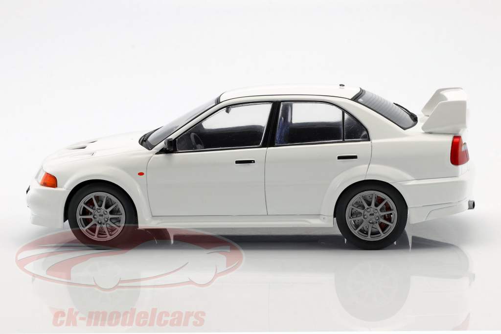 Mitsubishi Lancer RS Evolution VI 築 1998 白 1:18 Ixo