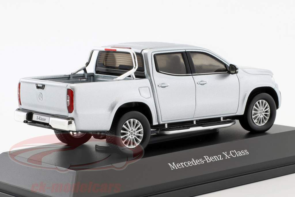 Mercedes-Benz X-Klasse (BR470) Bouwjaar 2017 diamant zilver 1:43 Spark