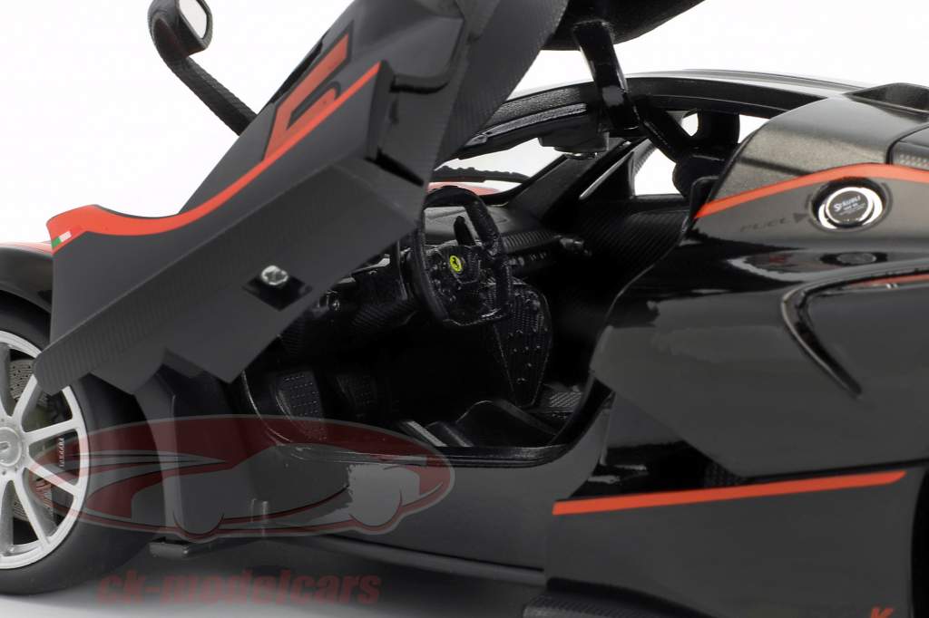 Ferrari FXX-K #5 preto / vermelho 1:18 Bburago