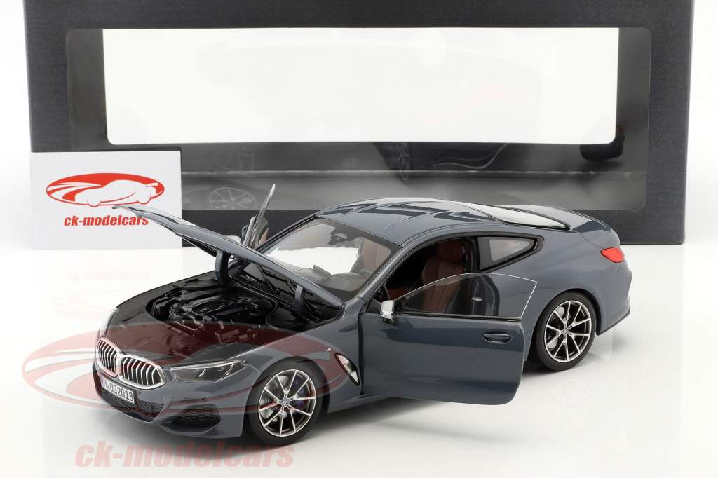 BMW 8 Series coupe Opførselsår 2019 Barcelona blå metallisk 1:18 Norev