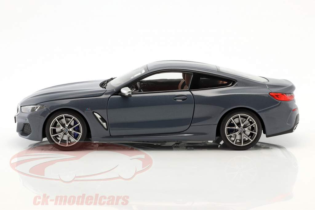 BMW 8 Series coupe Opførselsår 2019 Barcelona blå metallisk 1:18 Norev