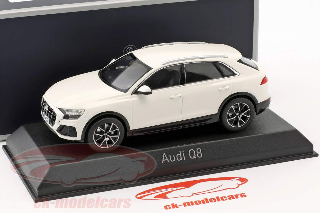 Audi Q8 année de construction 2018 blanc 1:43 Norev