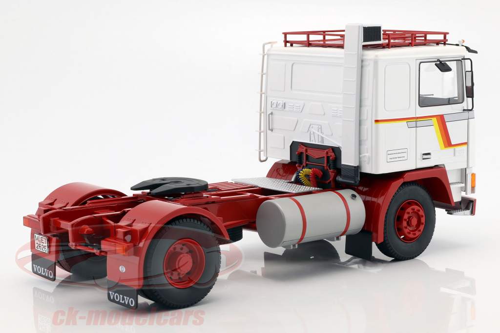Volvo F12 Traktor Opførselsår 1977 hvid / rød 1:18 Road Kings