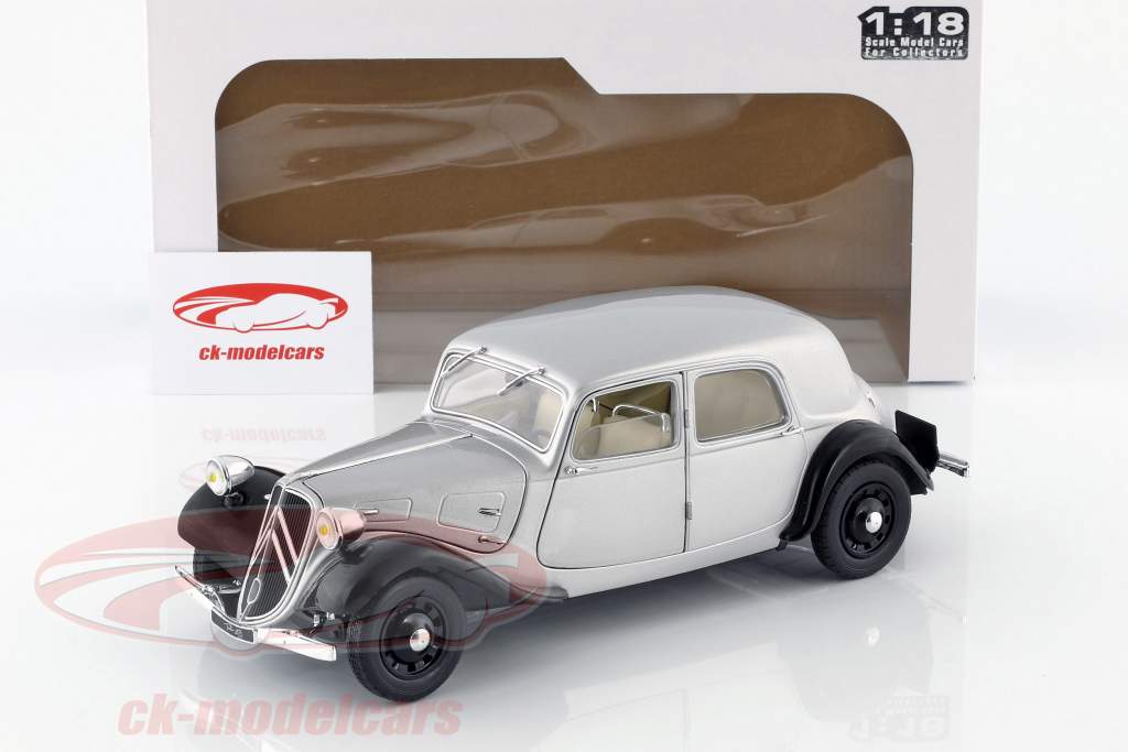 Citroen Traction 11CV Opførselsår 1937 sølv / sort 1:18 Solido