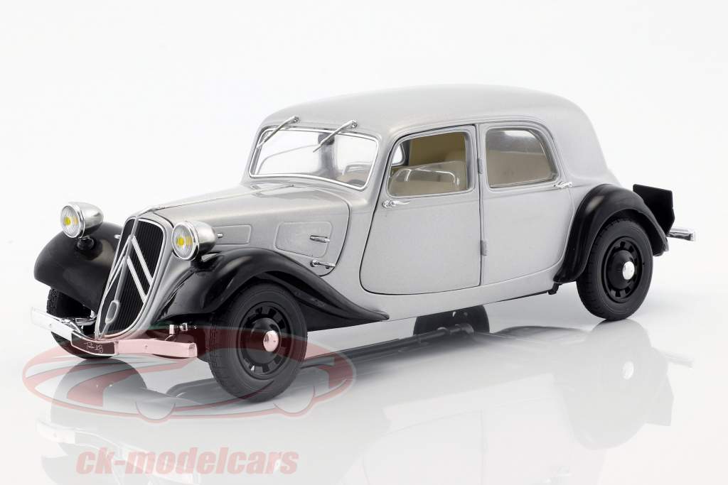 Citroen Traction 11CV anno di costruzione 1937 argento / nero 1:18 Solido