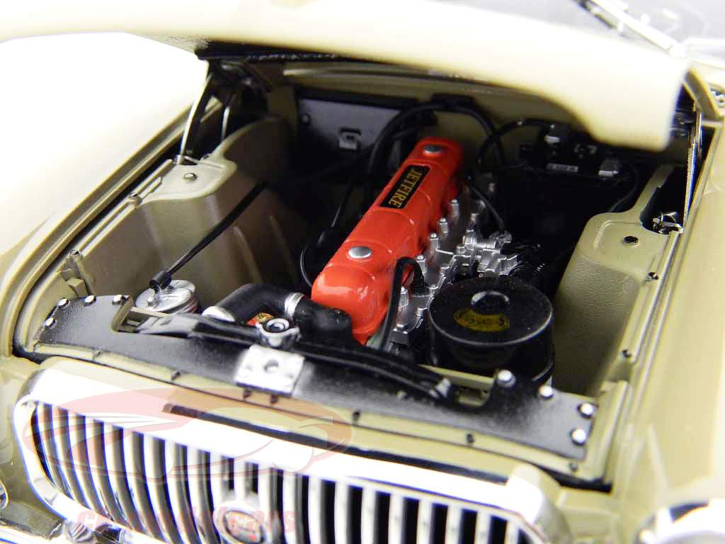 Nash Ambassador Airflyte Jaar 1952 bruin / bruin - donker rood / donkerrood 1:18 SunStar