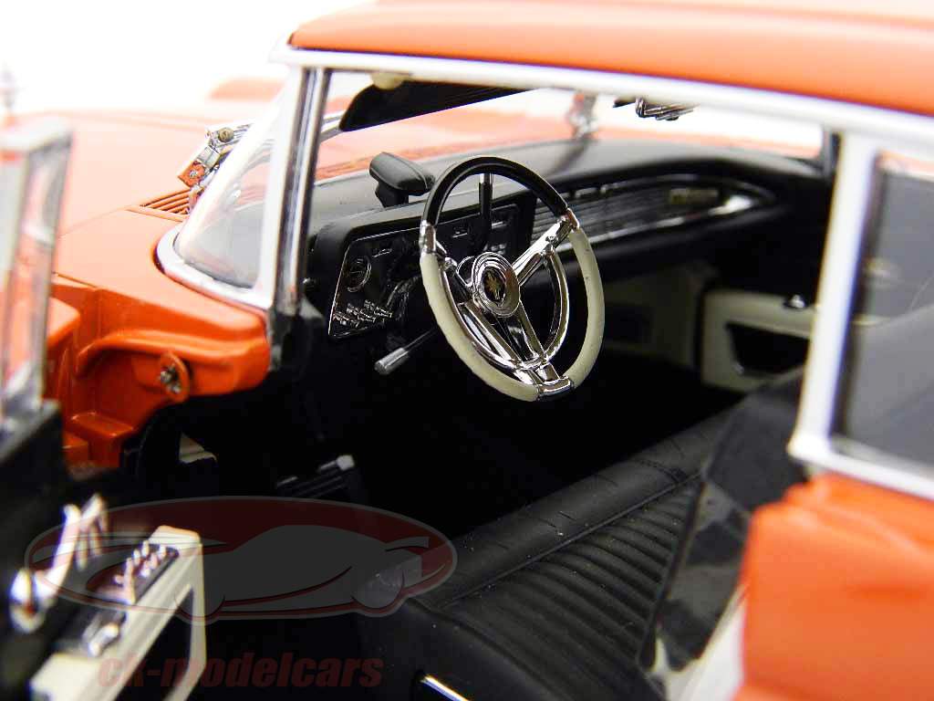 Lincoln Continental MK III Baujahr 1958 matador rot 1:18 SunStar