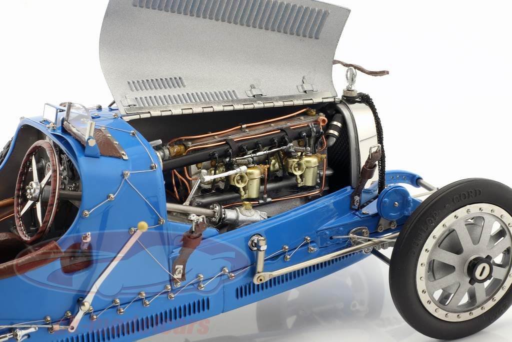 Bugatti Type 35 Grand Prix #30 blue with female racer figurine 1:18 CMC