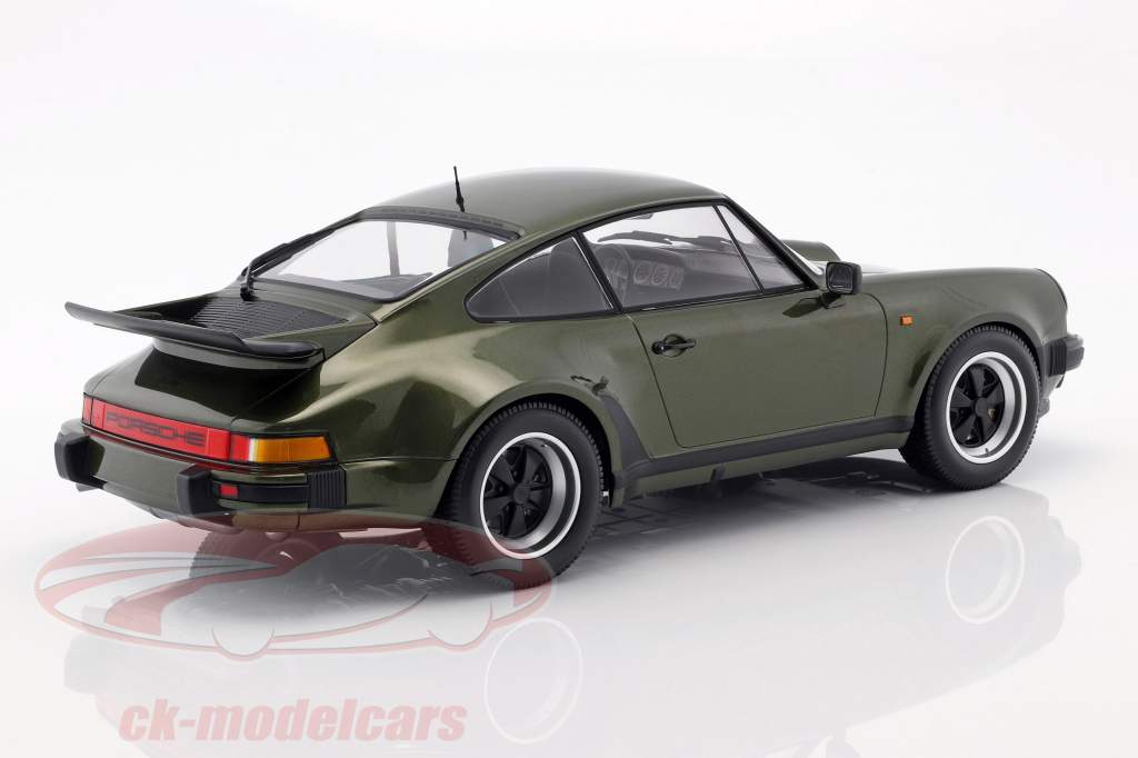 Porsche 911 (930) Turbo año de construcción 1977 oliva verde 1:12 Minichamps