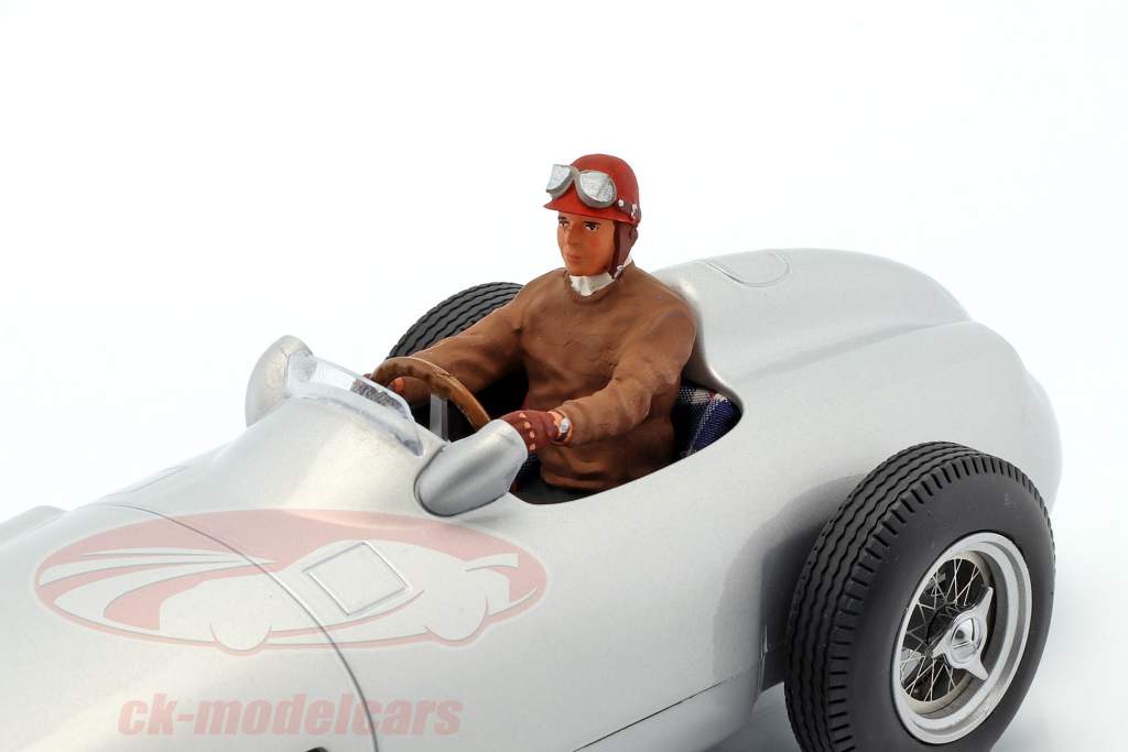 坐在 赛车 人物 同 棕色 毛线衣 1:18 FigurenManufaktur