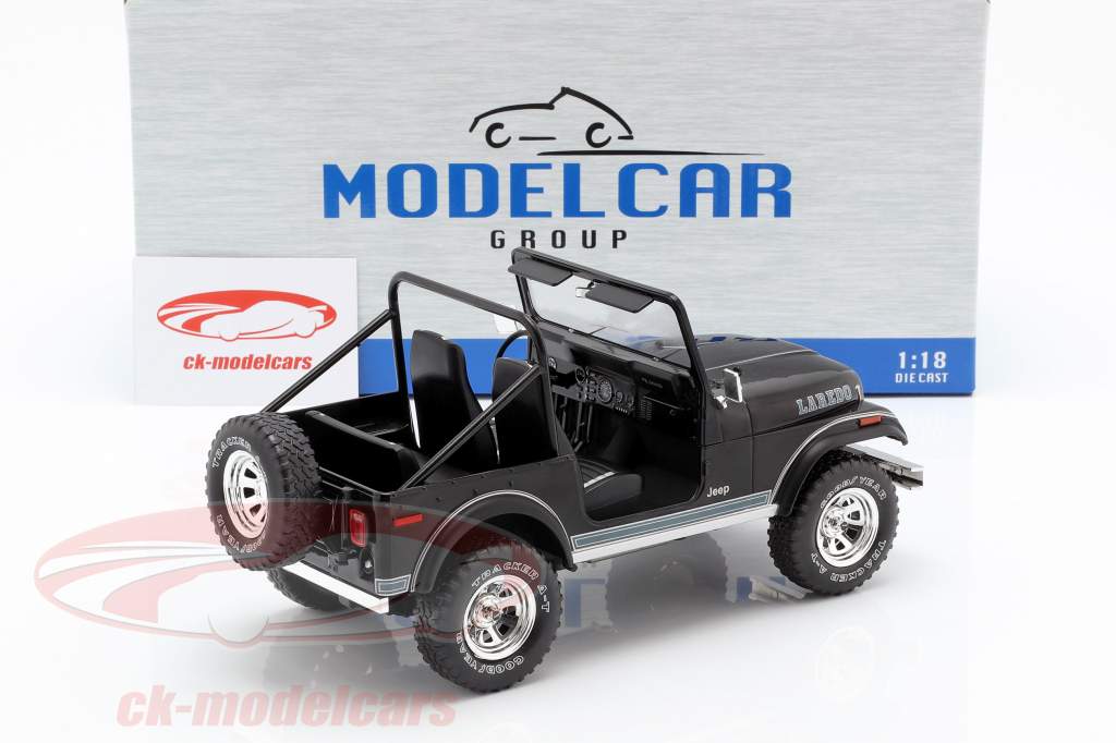 Jeep CJ-7 Laredo Byggeår 1976 sort 1:18 ModelCar Group