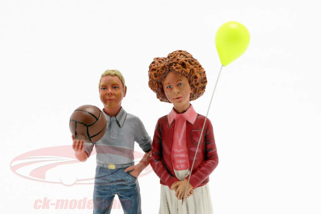Figure Set 2 enfants avec ballon et balle 1:18 LeMansMiniatures