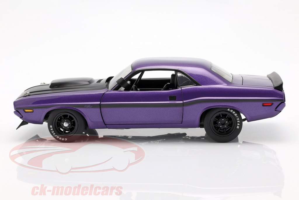 Dodge Challenger año de construcción 1970 violeta 1:18