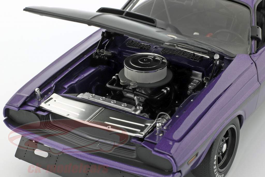 Dodge Challenger Bouwjaar 1970 violet 1:18