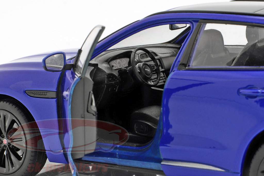 Jaguar F-Pace année de construction 2016 bleu 1:24 Welly