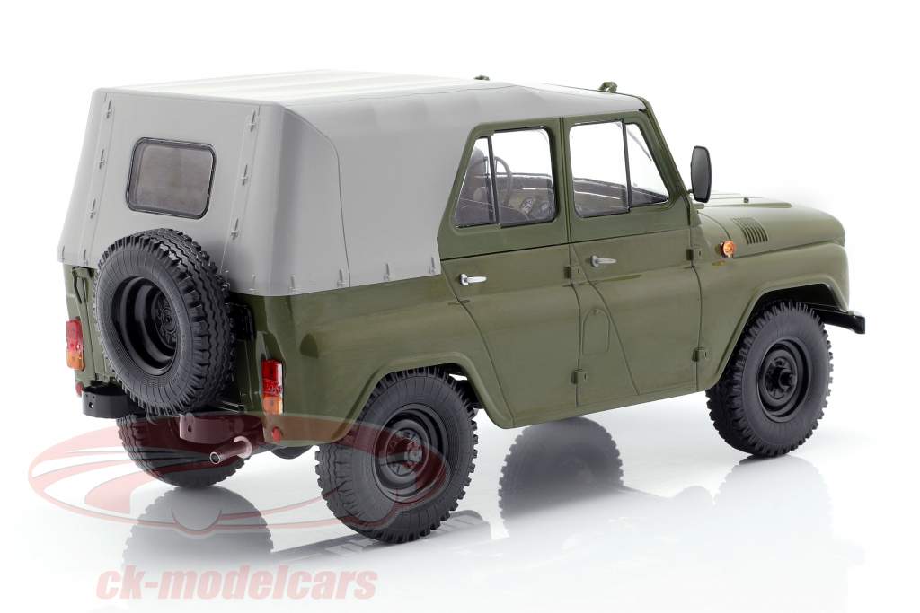 UAZ 469 olive / gris clair 1:18 PremiumClassiXXs