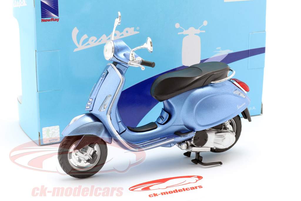Vespa Primavera light blue metallic 1:12 NewRay