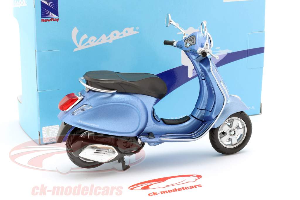 Vespa Primavera light blue metallic 1:12 NewRay