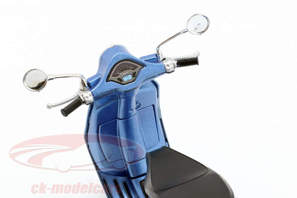Vespa Primavera hellblau metallic 1:12 NewRay