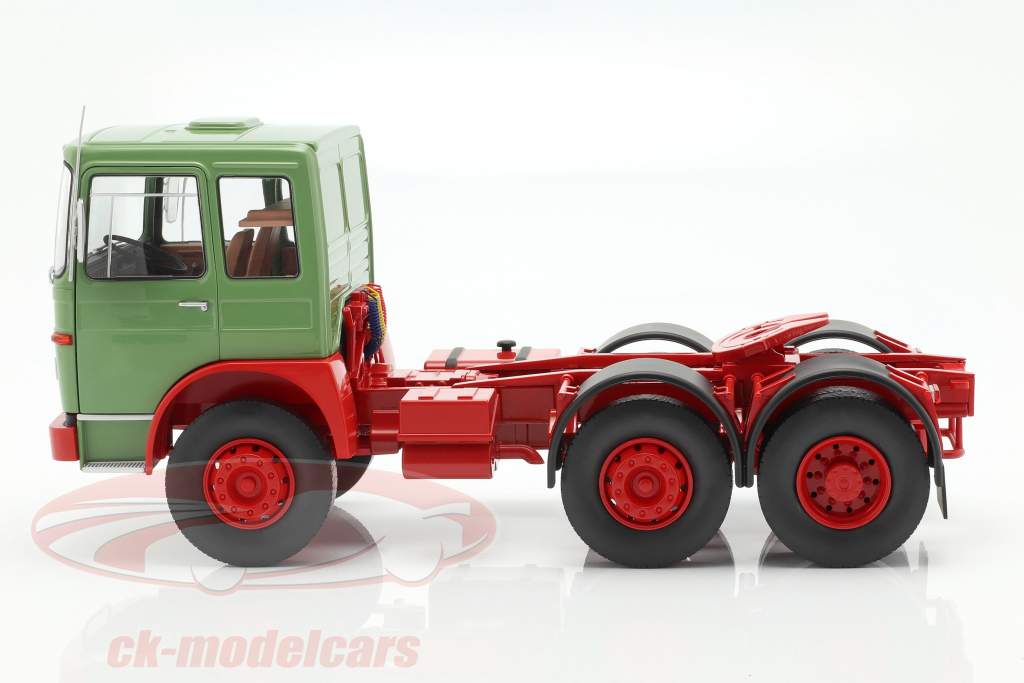 M.A.N. 16304 (F7) Sattelzugmaschine Baujahr 1972 grün / rot 1:18 Road Kings
