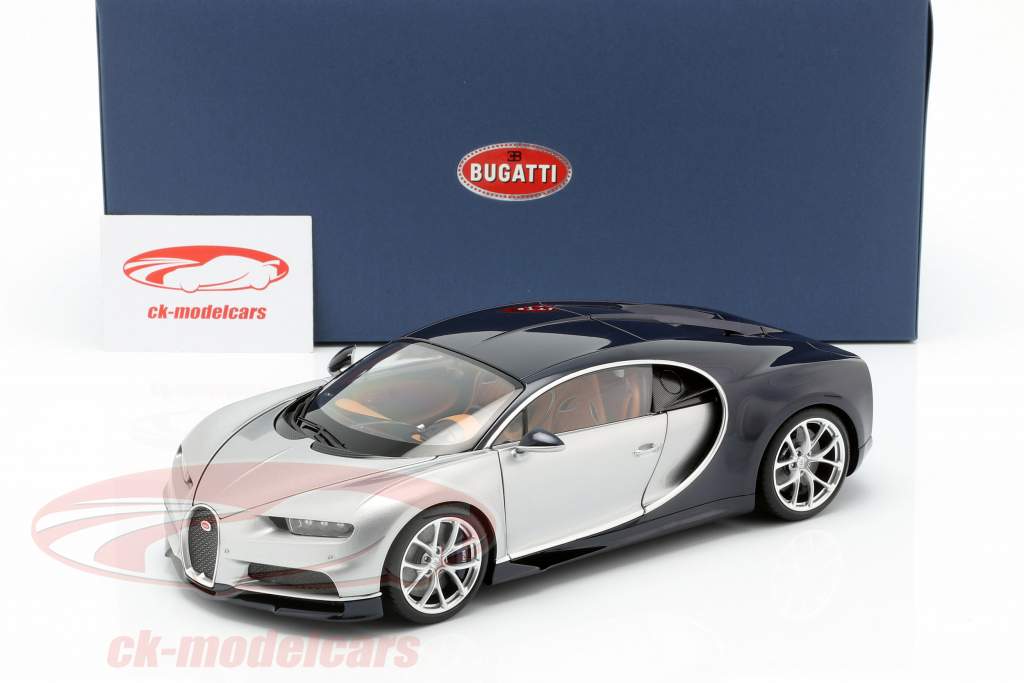 Bugatti Chiron 建造年份 2017 银 / 大西洋 蓝 1:18 AUTOart