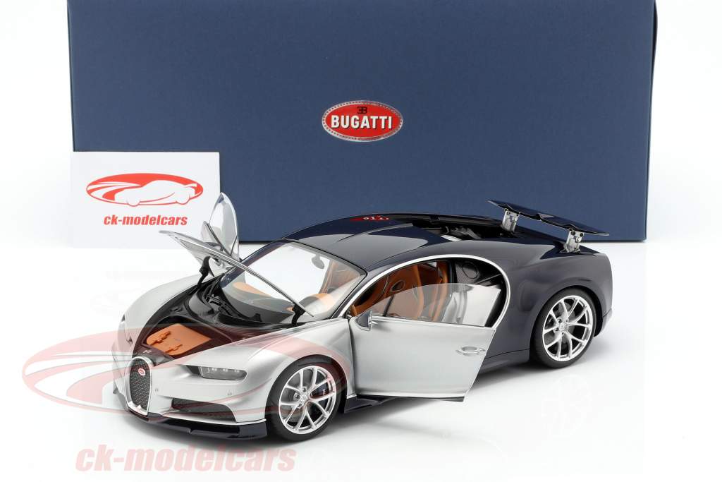 Bugatti Chiron Baujahr 2017 silber / atlantic blau 1:18 AUTOart