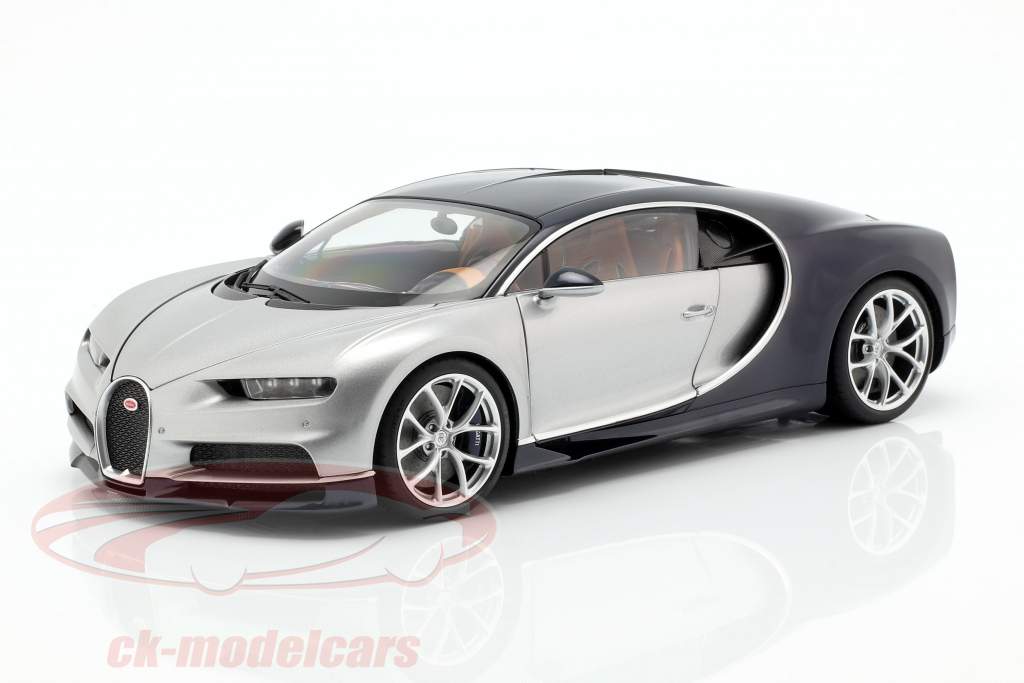Bugatti Chiron 建造年份 2017 银 / 大西洋 蓝 1:18 AUTOart