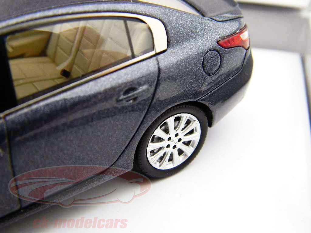 Renault Latitude Bj. 2010 grey metallic 1:43 Spark