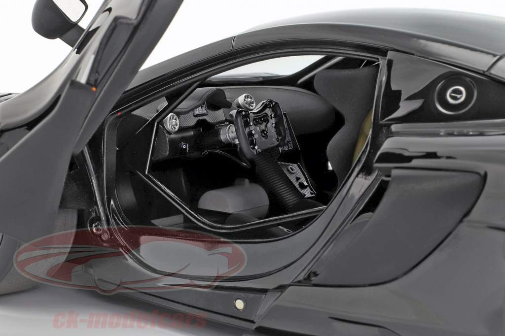 McLaren 650S GT3 Baujahr 2017 schwarz glänzend 1:18 AUTOart