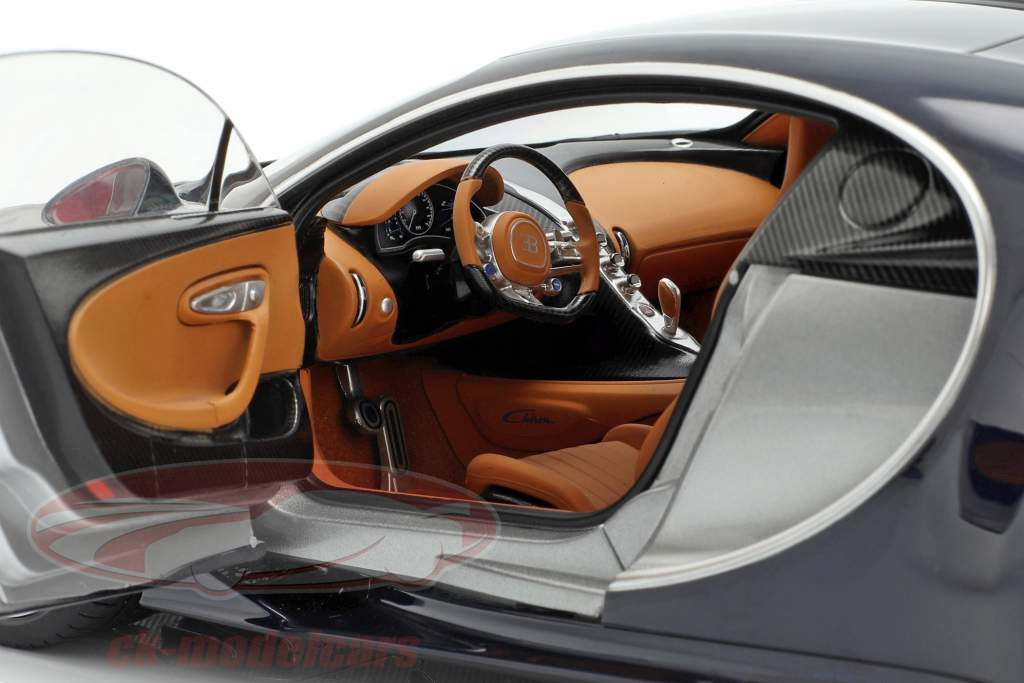 Bugatti Chiron año de construcción 2017 plata / Atlántico azul 1:18 AUTOart