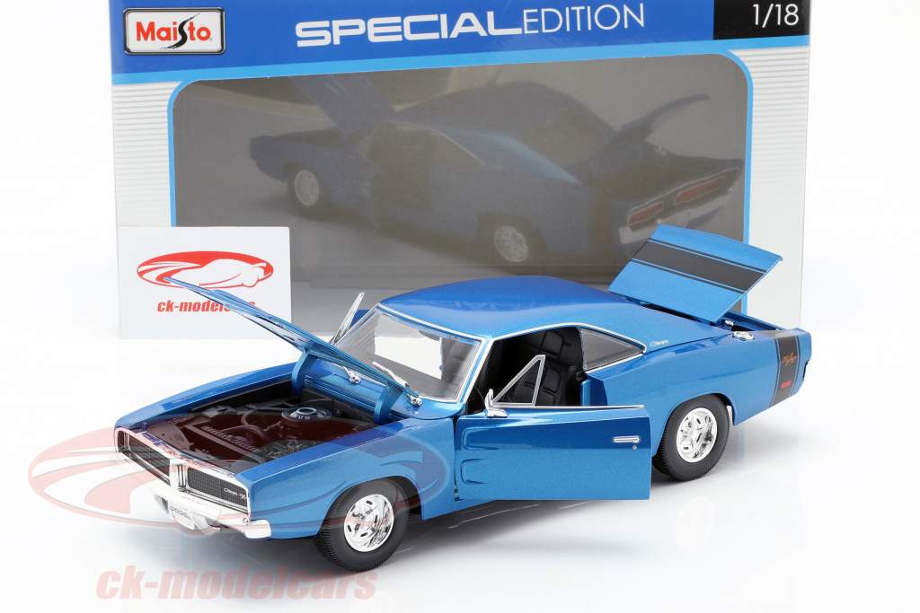 Dodge Charger R/T year 1969 blue metallic 1:18 Maisto