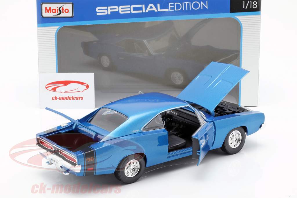 Dodge Charger R/T year 1969 blue metallic 1:18 Maisto