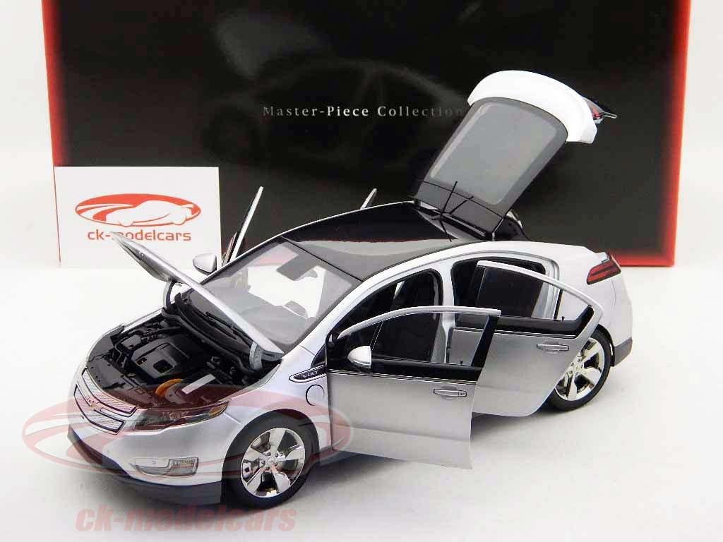 Chevrolet Volt silver 1:18 Kyosho master piece collection