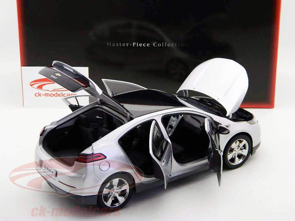 Chevrolet Volt silver 1:18 Kyosho master piece collection