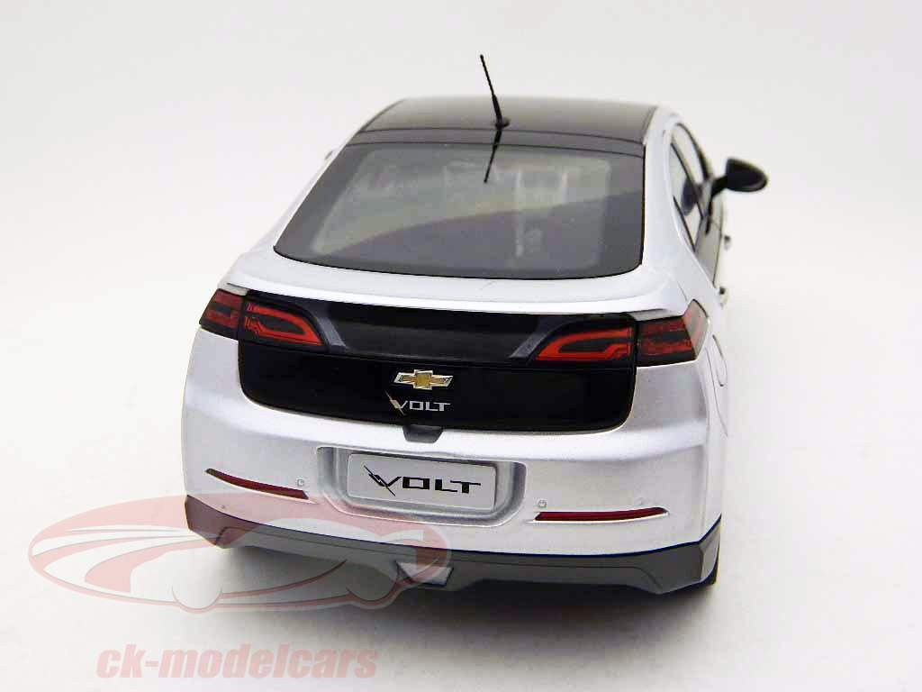 Chevrolet Volt silver 1:18 Kyosho master piece collection
