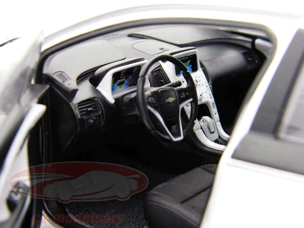Chevrolet Volt silver 1:18 Kyosho master piece collection