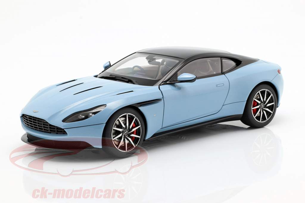 Aston Martin DB11 coupe ano de construção 2017 azul claro metálico 1:18 AUTOart