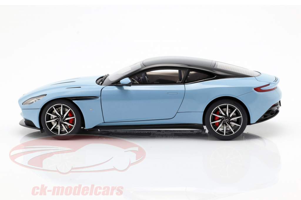 Aston Martin DB11 coupé année de construction 2017 bleu clair métallique 1:18 AUTOart