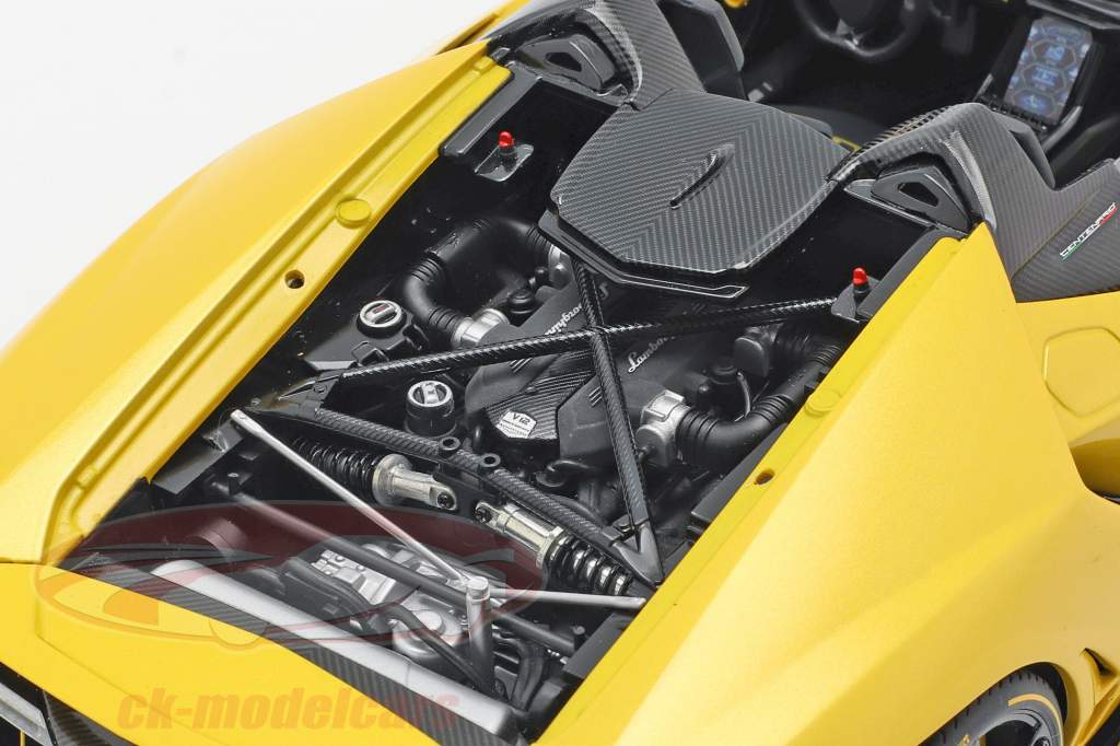 Lamborghini Centenario Roadster Baujahr 2016 perlgelb 1:18 AUTOart
